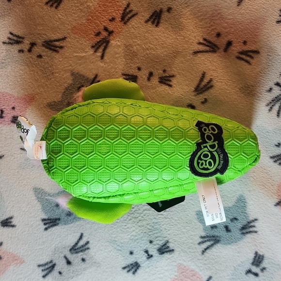 goDog® Chew Guard Technology™ Holiday Cactus Dog Toy - Plush, Squeaker Brand New - Picture 8 of 12